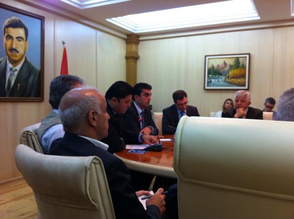 Urgent meeting held by Firhad Atroshi and @DrDindarZebari on aiding the massive influx of IDPs in Duhok.