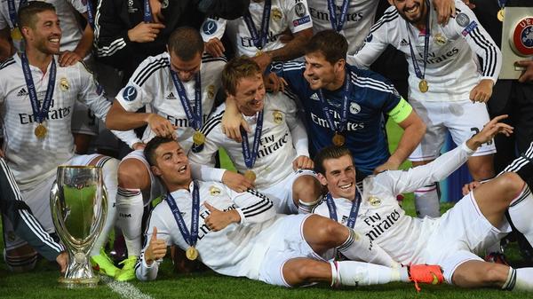 fifacom_es's tweet image. #SupercopaDeEuropa | @realmadrid venció 2-0 a @SevillaFC y conquistó el título fifa.to/1osNZ4w