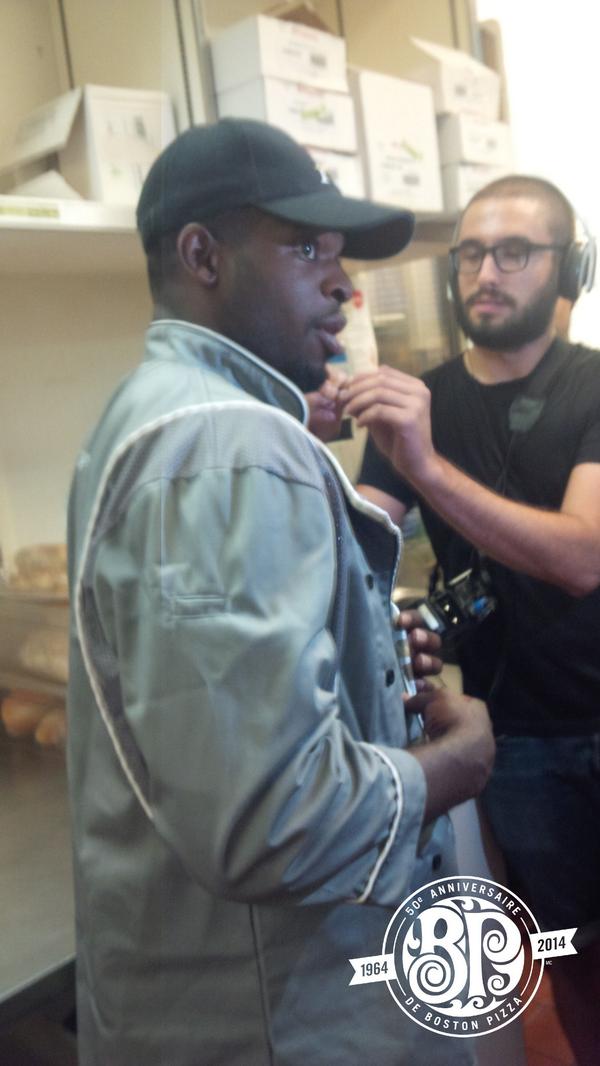 BostonPizzaQc's tweet photo. .@PKSubban1 est au BP de St-Jérôme! Chanceux! http://t.co/9l735uTvKs