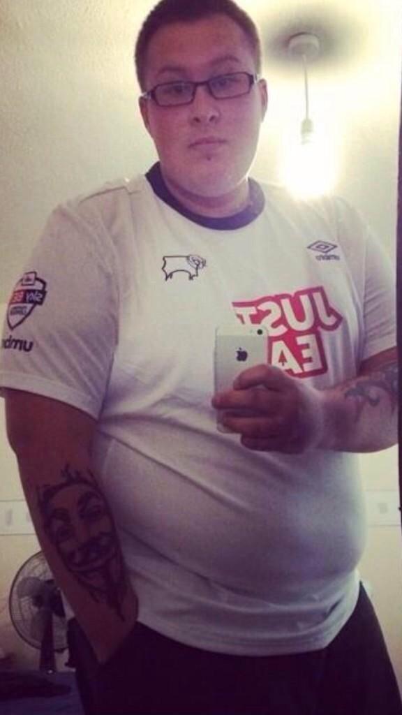 CuntsWatchingTM's tweet photo. It's a shirt sponsor, not an instruction ffs http://t.co/mVOejbC4Tb