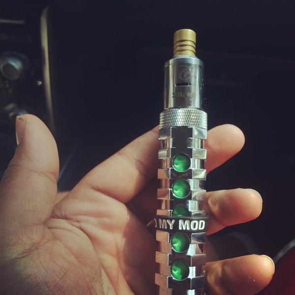 CoreyManesh's tweet image. Yes another new mod lol!!! And this thing rips!! #mod #vape #chicagovape #AR #ohms #rebuildable #dripper #anime  #dab