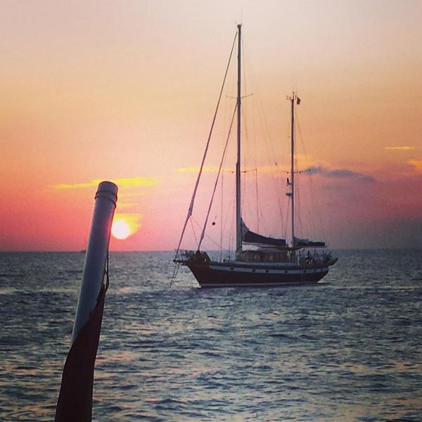 josansori's tweet photo. #sunset #sun #ibiza #boatparty #boat #party #sea 🚢 @LuciaPC_ http://t.co/3b1ZOcpFNq