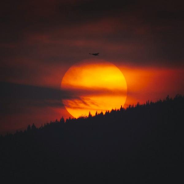 <a href="/VIAwesome/">Vancouver Is Awesome</a> The sunset was pretty crazy tonight! #NorthVancouver #BC #NeverStopExploring