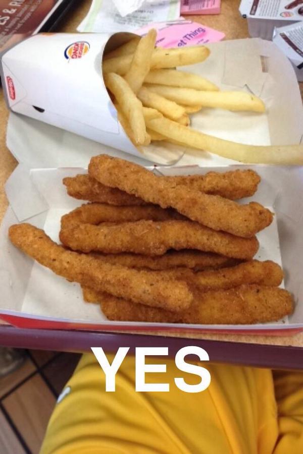 rt if u cri everytiem #ChickenFriesAreBack <a href="/BurgerKing/">Burger King</a>