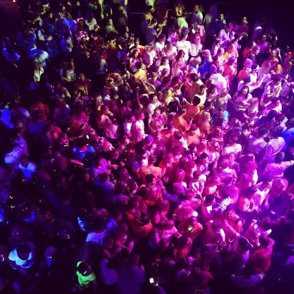 anguiano_esme's tweet image. @intocampus #intocampus2014 #houseparty #fadderuke #nkh #nyevennerogfolk #rockefeller #glowsticks #uvmaling #drin...