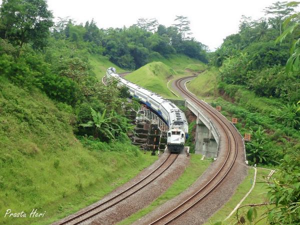 KAI121's tweet photo. Hangatnya mentari pagi memberikan semangat di hari Rabu ini! Selamat beraktivitas #SahabatKAI http://t.co/NiioVQZsP5