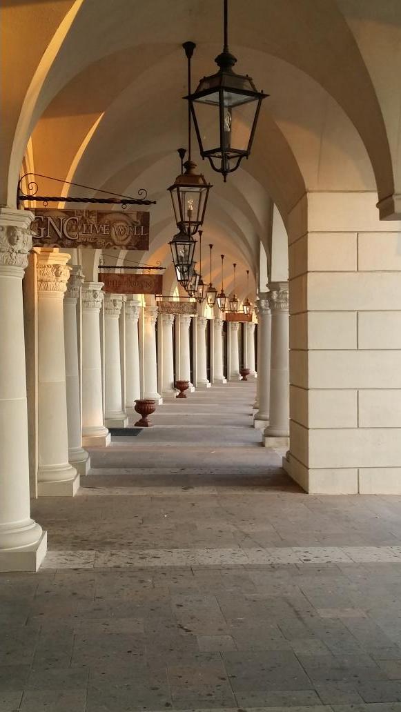 neri_nna's tweet photo. Are we back in #venice? Nope. #portofino shopping center in #Shenandoah,  TX!  @Neri_Spa #lanterns #kiosks #lightpost http://t.co/r0aehFdAFE