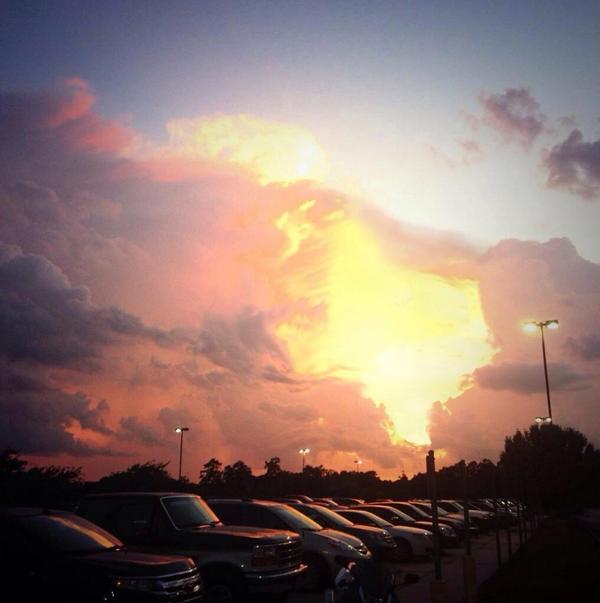 CauseWereTexas's tweet photo. Is it just me, or does heaven look a lot like Texas? http://t.co/89sDjWDrDc