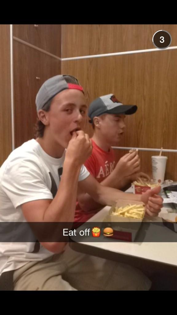 walker_deroche's tweet image. #TweetYourFriendshipInAPicture 😂😂😂😂