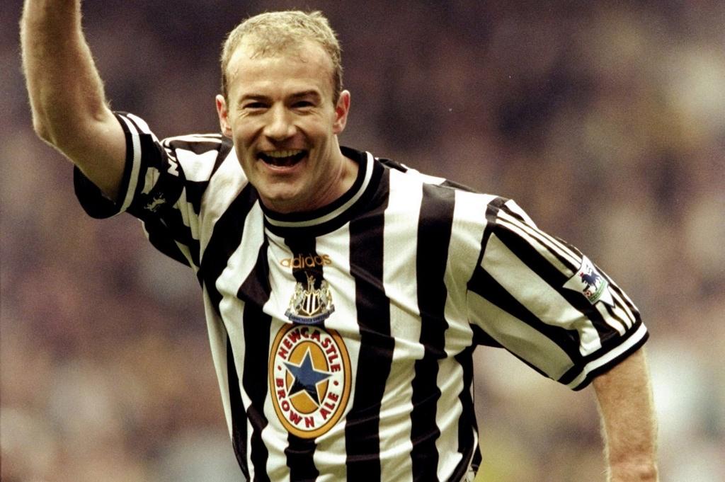 Happy birthday to the greatest player to ever don the black and white stripes of Newcastle! Alan Shearer is 44 today. 