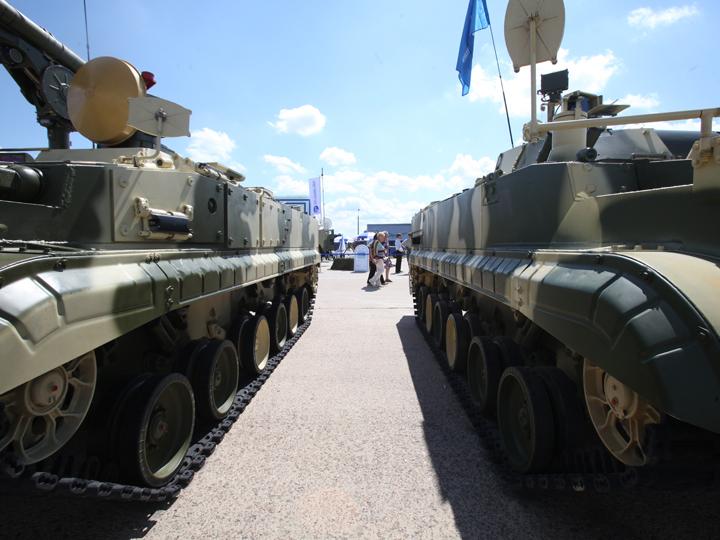 افتتاح المعرض الدولي للأسلحة والمعدات العسكرية في روسيا Оборонэкспо-2014 Bu5VdnRIQAArQwv
