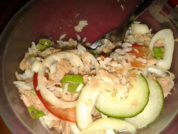 GrosikHTF's tweet photo. Good good good ! http://t.co/NUoRhz4OWt 

#breakfast #tomato #rice #tuna #morning #running #wildboy #check http://t.co/kwvZm10djl