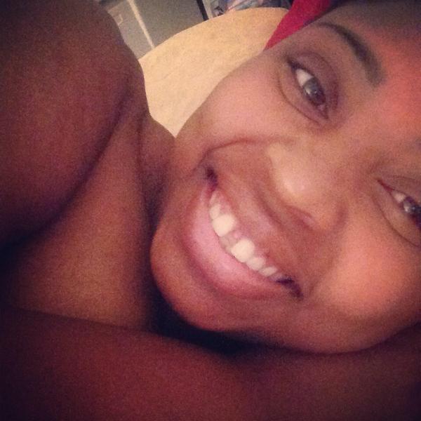 iAmSimplyJordan's tweet image. Me and my big ass gap. /_/\_\ #GapNation #SmilingAnyway