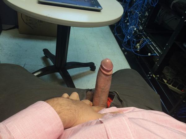 eduardoxcam's tweet photo. Quieren verme en el trabajo #jerkingtime #hotcock #jerkingjob 😊😊 http://t.co/1fMDD70FOs