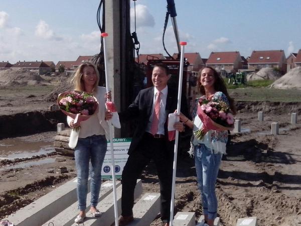 1ste paal oranjewijk urk is een feit #oranjewijkurk