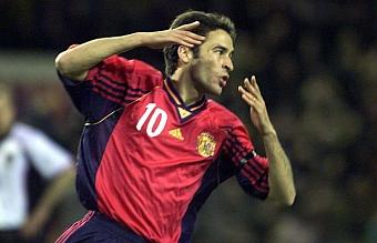 Raul7Capitan7's tweet photo. El gol 800 con España lo marcó Raúl. Un 27-03-99 en un España 9-0 Austria. El '7' anotó 4 de los 9 goles. #Raulismo http://t.co/CHFim7GUcO