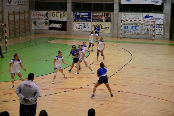 BueuAtleticoBm's tweet photo. Lunes 18 agosto 21:00h Pabellón Pablo Herbello. Copa Galicia femenina. @BueuAtleticoBm-@UBLavadores. http://t.co/BtNjGkPZsp