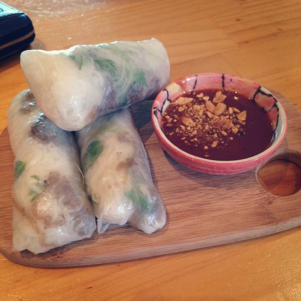 VickiMaAPD's tweet photo. Always look forward to having my #freshly wrapped #rice paper rolls! #glutenfree #healthy #yum http://t.co/fdNUInGKMU
