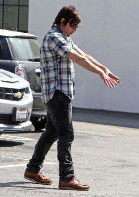 IllusiveHaven_'s tweet image. #WalkerClass 
This is what they teach you at zombie school ?