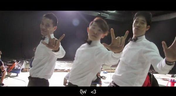 wedtauruss's tweet photo. ไอดอลเกาหลีโคฟเวอร์วง WHO ของไทย http://t.co/QdmYfRMxYX