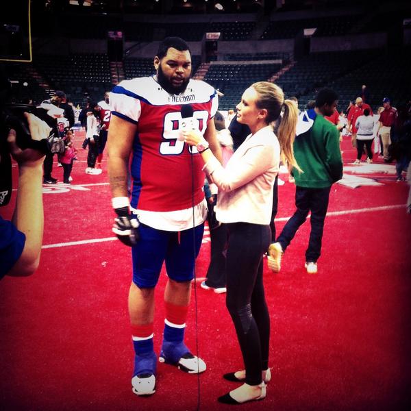 MacyGolder's tweet image. watching @4thAndLoudAMC last night really made me miss football. can't wait for it to start back up! #AFL #LAKiss