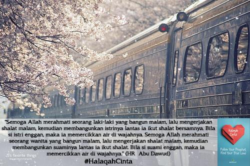 Smg Allah merahmati pasangan yg saling mbangunkan tuk shalat malam -- Buku #HalaqahCinta :)