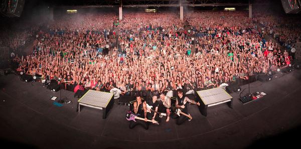 falloutboy's tweet image. 8/8 - Phoenix, AZ @ Ak-Chin Pavilion #MONUMENTOUR