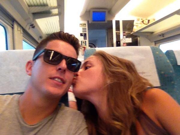 albertosanfelix's tweet photo. Empiezan nuestras merecidas vacaciones 😎😎@MariaMollar #FelizConLoQueTengo http://t.co/5qifbRxZmz
