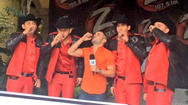 Que cara pusieron los de @calibre50eden con esta bebida? Los esperamos esta tarde en <a href="/ElGordoyLaFlaca/">elgordoylaflaca</a>