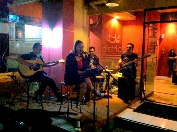 SSWMofficial's tweet photo. Hayuuk merapat :)) RT @cafe_district: hangout to @cafe_district and enjoy live accoustic from @SSWMofficial http://t.co/8XvvRif8hj