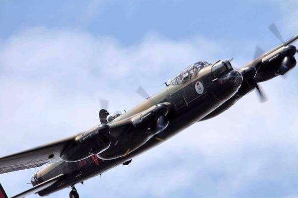 AirpowerArt's tweet photo. Simply amazing! Thank you @RAFBBMF @CWHM @RAFCGY #BomberTour14 #Lanc2UK http://t.co/3LLHifvonu