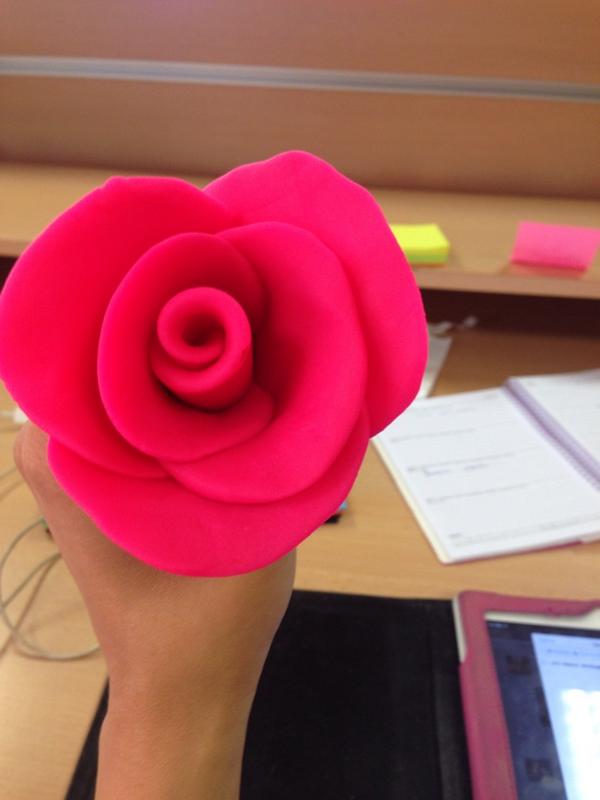 Louloudunner's tweet image. Best biz partner ever &apos; !  She made me Play-dough rose !  🌹@niamhmchugh #spruced