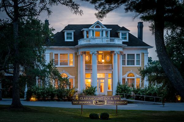 Claramount's tweet image. Claramount early on a summer evening. #PEC #Bayofquinte #Picton Photo by @peterlawphoto