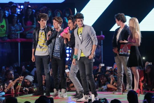 CD9's tweet image. ¿Este domingo no se pierdan la transmisión de los #MTVMillennialAwards #MiAw a las 20:00 hrs. por @MTVLA