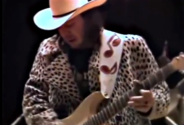 GuitarWorld's tweet photo. Stevie Ray Vaughan Wakes Up and Warms Up: Incredible 1986 Soundcheck — Video - http://t.co/4RsTPxXWKe http://t.co/Wq7xFw4cDI