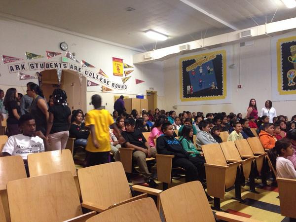 LAsBEST's tweet image. We&apos;re here at #southparkelementary for a special visit from #barondavis! #readingandlearning