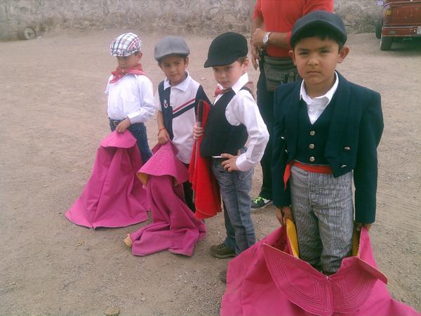 Algunos denuestros alumnos mas pequeños  <a href="/Lalo_Blas/">LALO BLAS®️</a> <a href="/CincoVillasMex/">Cinco Villas</a> @PlzaTorosArroyo @LaMexicoCom <a href="/Evodiotorero/">Jorge  Delgado Evodi</a>