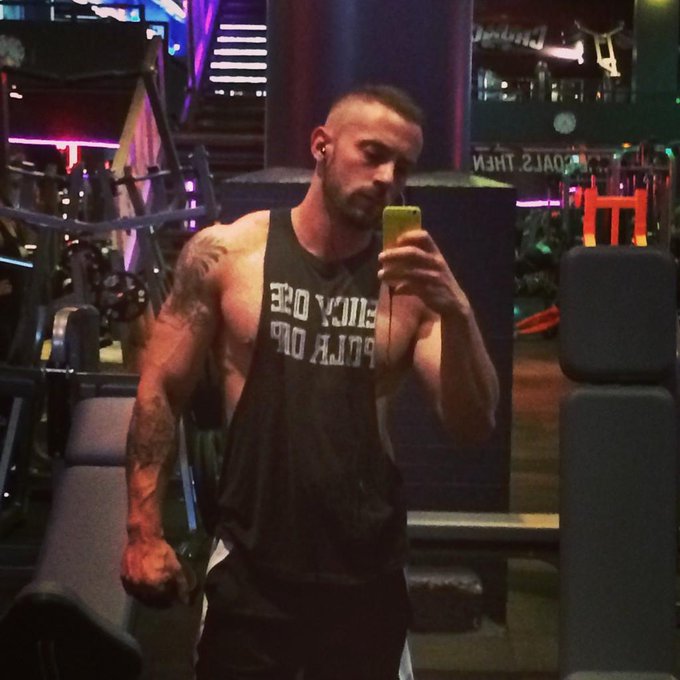 Gym time 😜 http://t.co/TMUab7FrcU