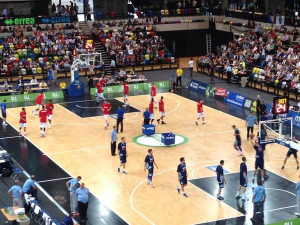 k8stev's tweet image. Post national anthem GB mania at #thecopperbox @gbbasketball #warmup #basketball #letsgoGB
