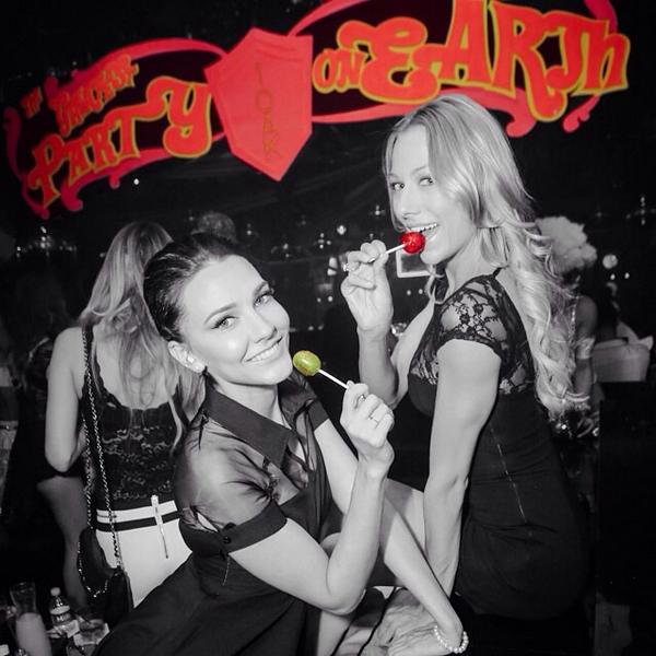 1OAKLV's tweet photo. 🍭 Candy is dandy but liquor is quicker! #DiscoCircus #GreatestPartyOnEarth #Lollipop http://t.co/8jQryOzWll