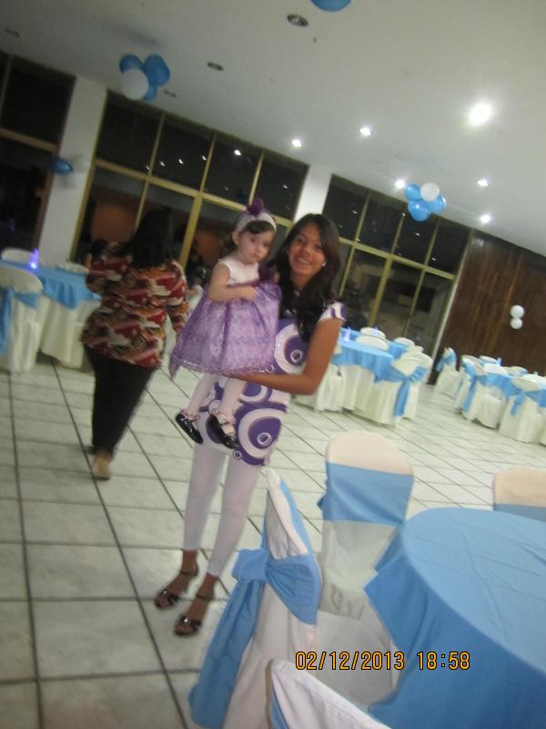 angieoned's tweet image. #1DWhereIAm @onedirection i love guys! #OneDirectionInVenezuela