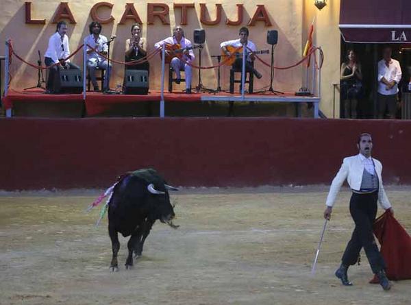 laverdad_es's tweet photo. Toros al compás de bulerías en el Cante de las Minas http://t.co/2Evp5ljhQc http://t.co/Imf2W1K2mA