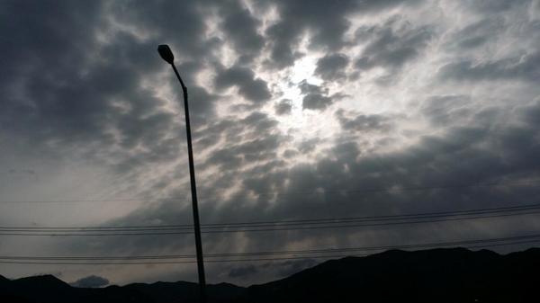ohhj78's tweet photo. 쉬운일이 하나도 없고나..
평범하게 사는게 제일 어려워.. http://t.co/FS6OPUTwBT