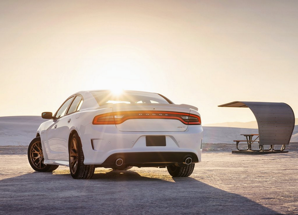AutosyMas's tweet photo. Que opinas del nuevo @DodgeMX #Charger SRT Hellcat 2015, cuenta con un motor V8 de 6.2 Litros que desarrolla 707 hp. http://t.co/iqTeFjdqGR