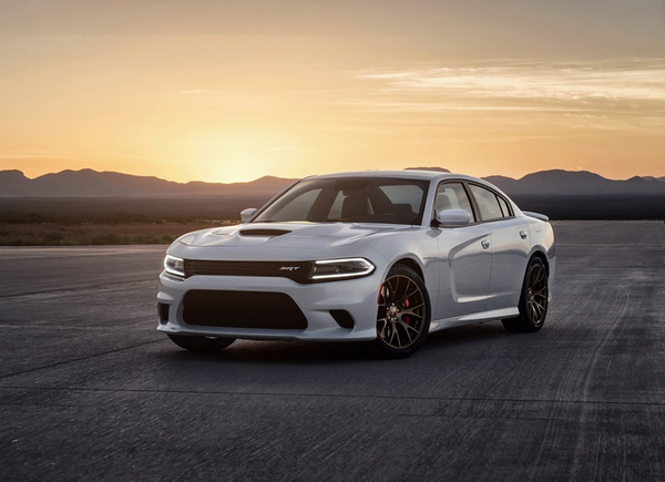 AutosyMas's tweet photo. Que opinas del nuevo @DodgeMX #Charger SRT Hellcat 2015, cuenta con un motor V8 de 6.2 Litros que desarrolla 707 hp. http://t.co/iqTeFjdqGR