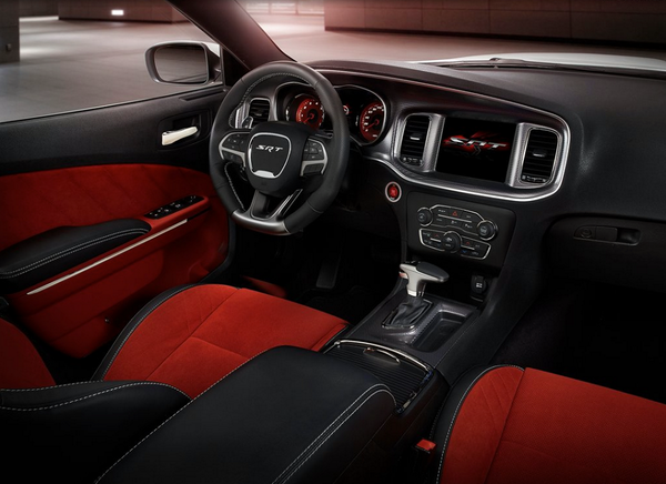 AutosyMas's tweet photo. Que opinas del nuevo @DodgeMX #Charger SRT Hellcat 2015, cuenta con un motor V8 de 6.2 Litros que desarrolla 707 hp. http://t.co/iqTeFjdqGR
