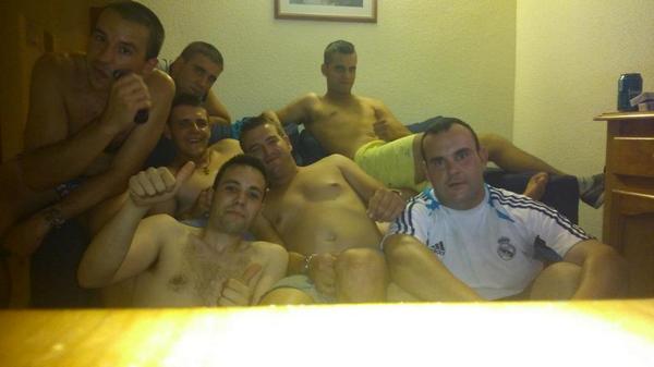 javifofovic's tweet photo. Pre-party en el apartamento @virgiliouceda @javipoti @JavielilloMora @pardavizt @kuman1988 @rubenpalunko @javifofovic http://t.co/Vz5EEVfTwO