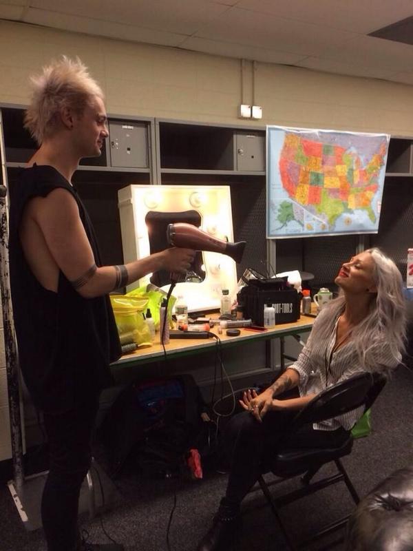 louteasdalear's tweet photo. Lou y Michael de 5 Seconds Of Summer hoy - Jo #LTAO http://t.co/vN73NsCty9