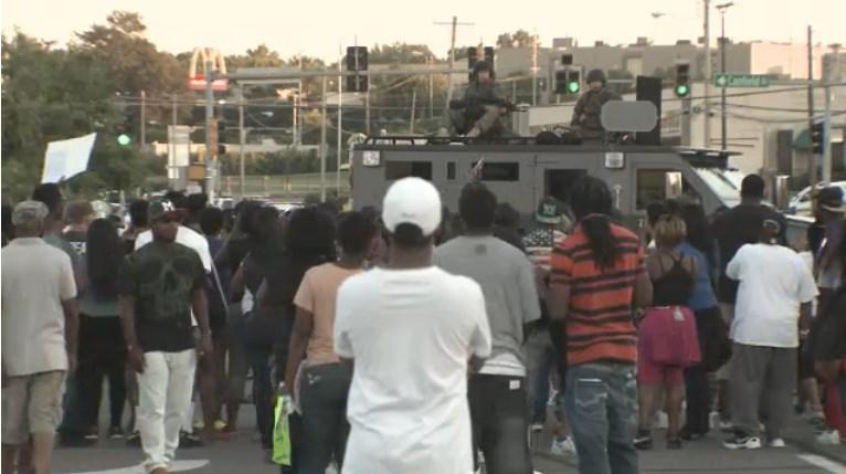 Bu9ZwiHCYAEn-va.jpg:large