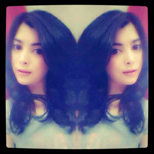 221083Mia's tweet photo. #celpie 🙊👅 http://t.co/6bJlm49oRy